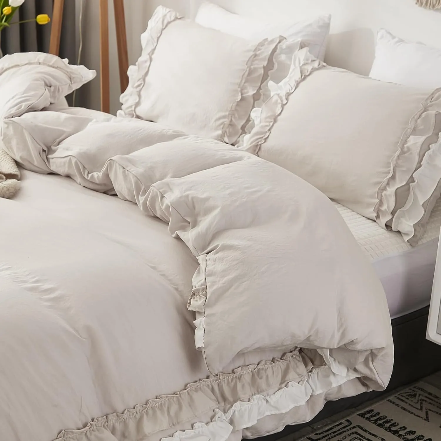 Bedorm Beige Duvet Cover Set Queen Ruffle Bedding Set Pleat Ruffled Shabby Chic Comforter Cover Extra Soft & Easy Care White Boho Duvet Cover with Zipper Closure