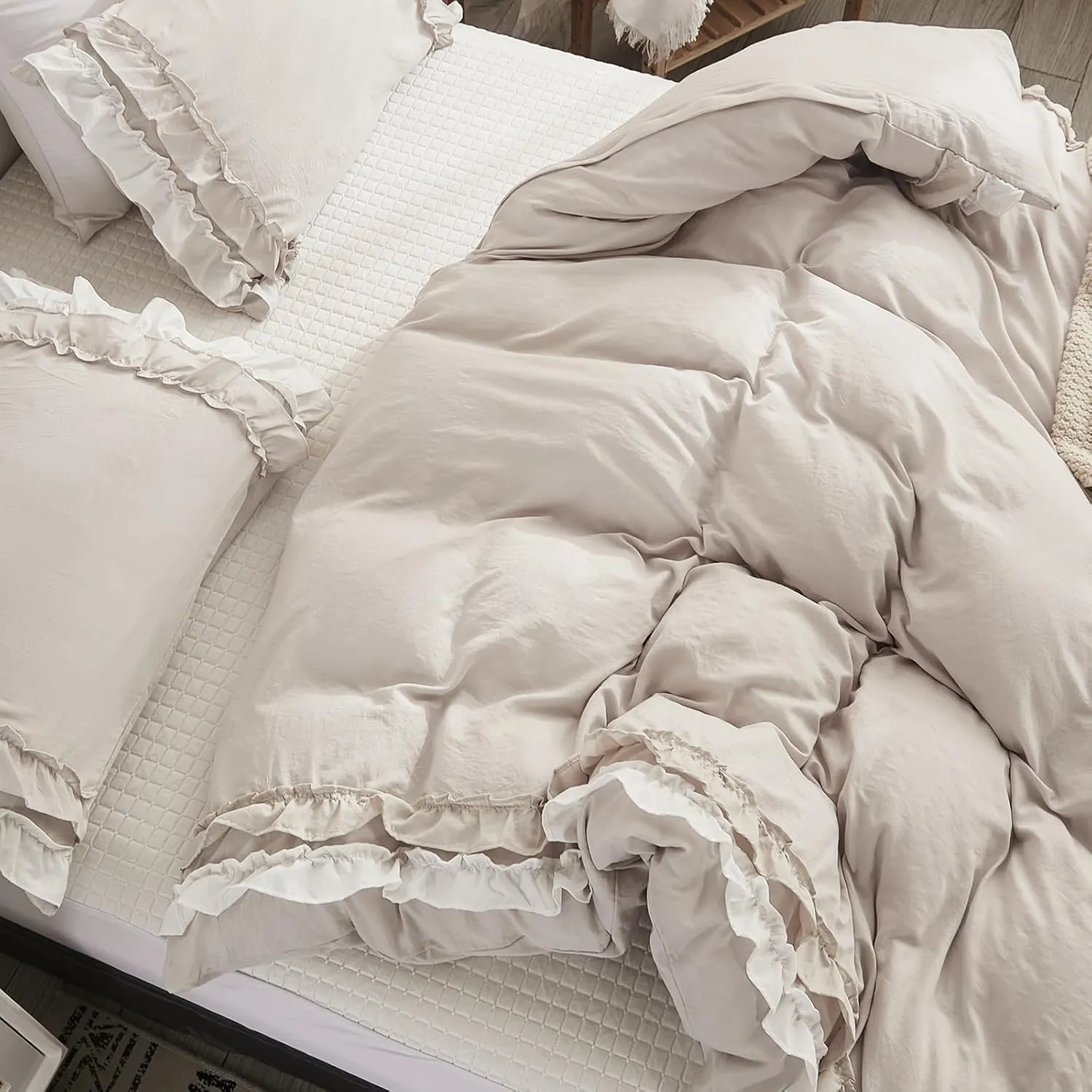 Bedorm Beige Duvet Cover Set Queen Ruffle Bedding Set Pleat Ruffled Shabby Chic Comforter Cover Extra Soft & Easy Care White Boho Duvet Cover with Zipper Closure
