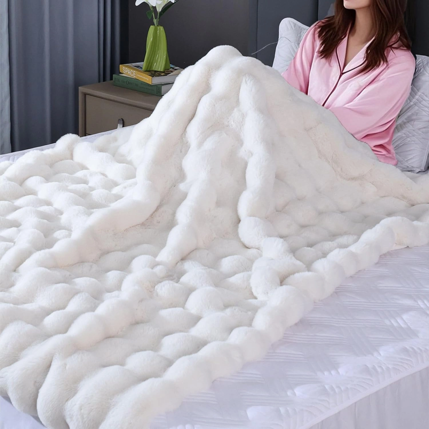 Beige Faux Fur Cozy 50x60 Throw Blanket for Bed Couch Office Chair Bunny Fluffy Blanket for Adults Soft Thick Blanket Room Decor 860 GSM
