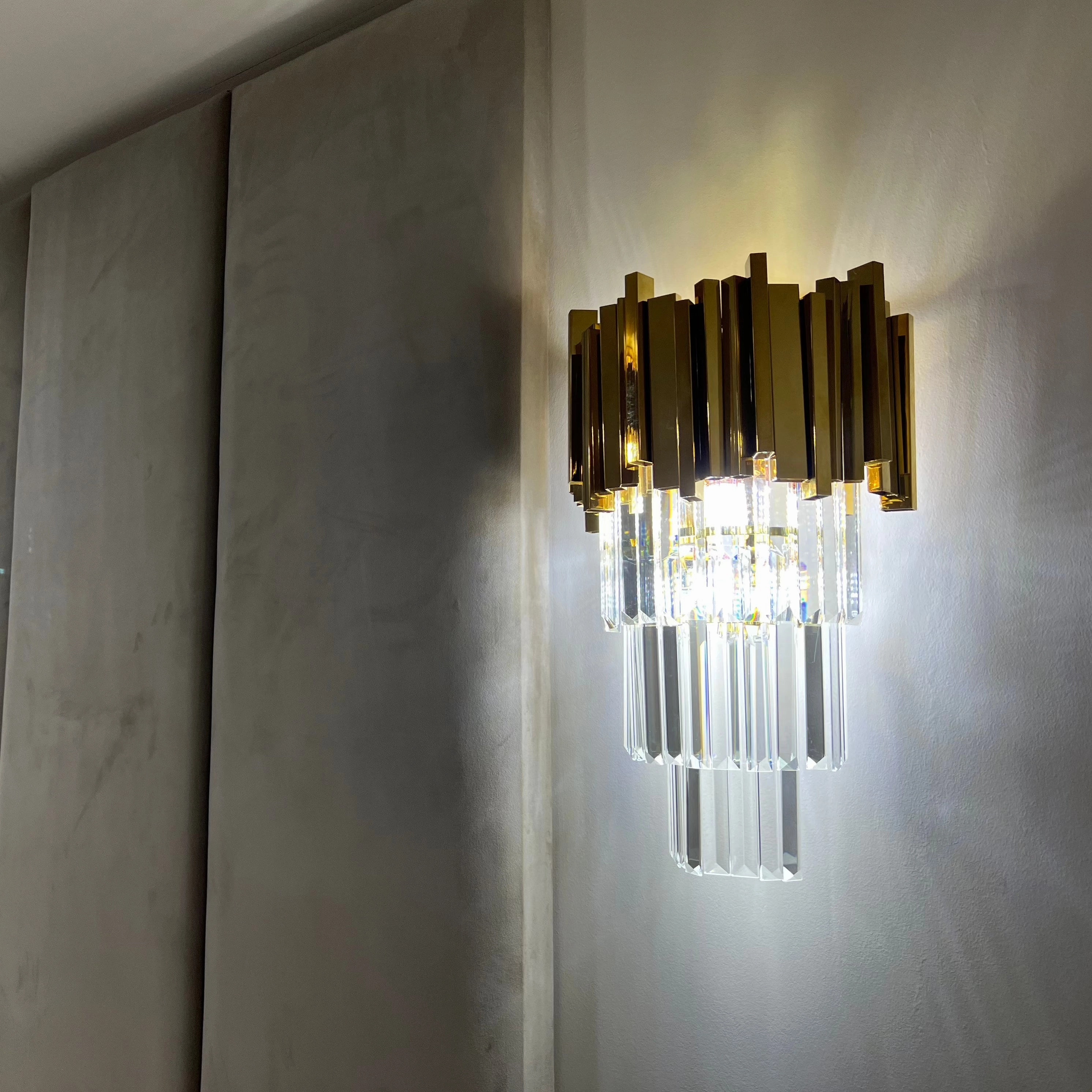 Boeotia Wall Light