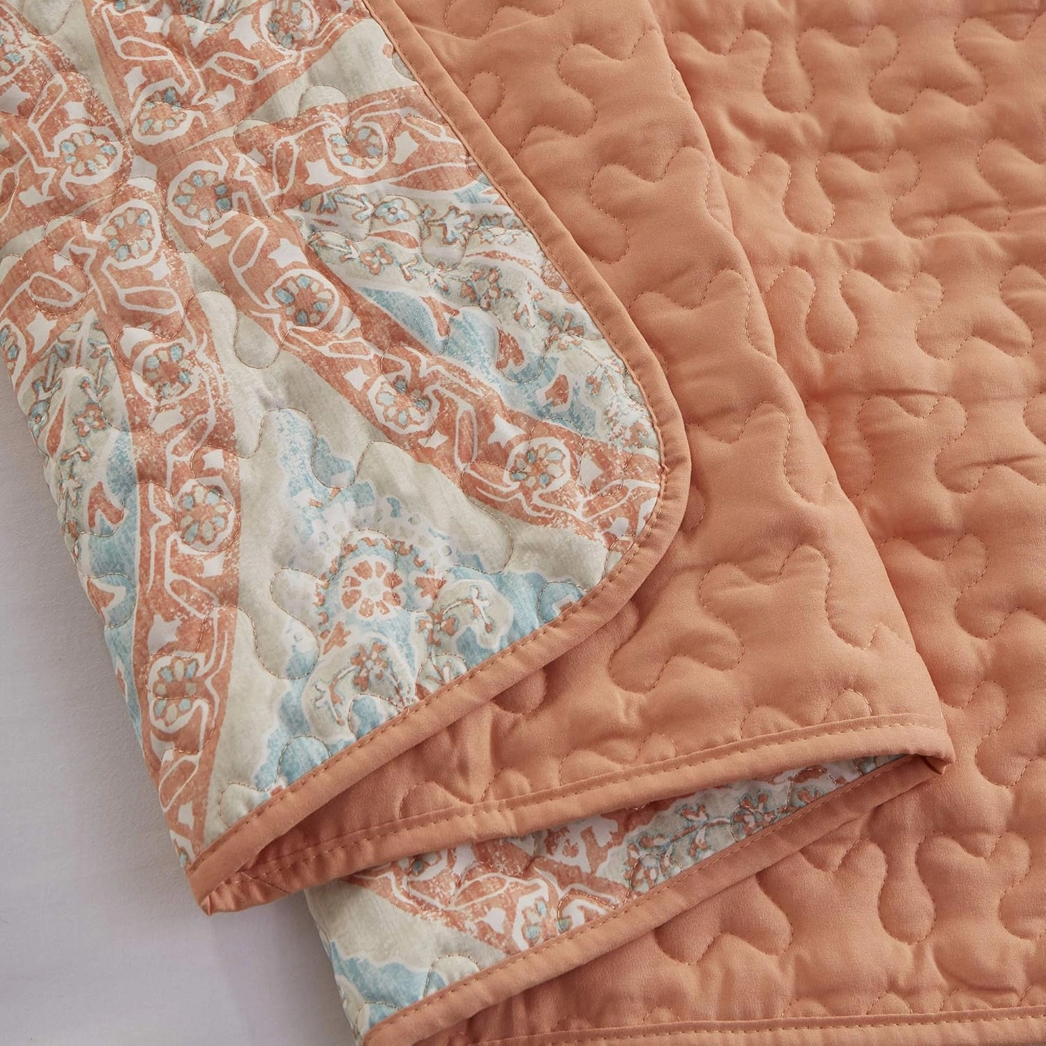 Comfort Spaces Reversible Quilt Set-Vermicelli Stitching Design All Season, Lightweight, Coverlet Bedspread Bedding, Matching Shams, Twin/Twin XL (66 in x 90 in, Gloria Damask Coral 2 Piece