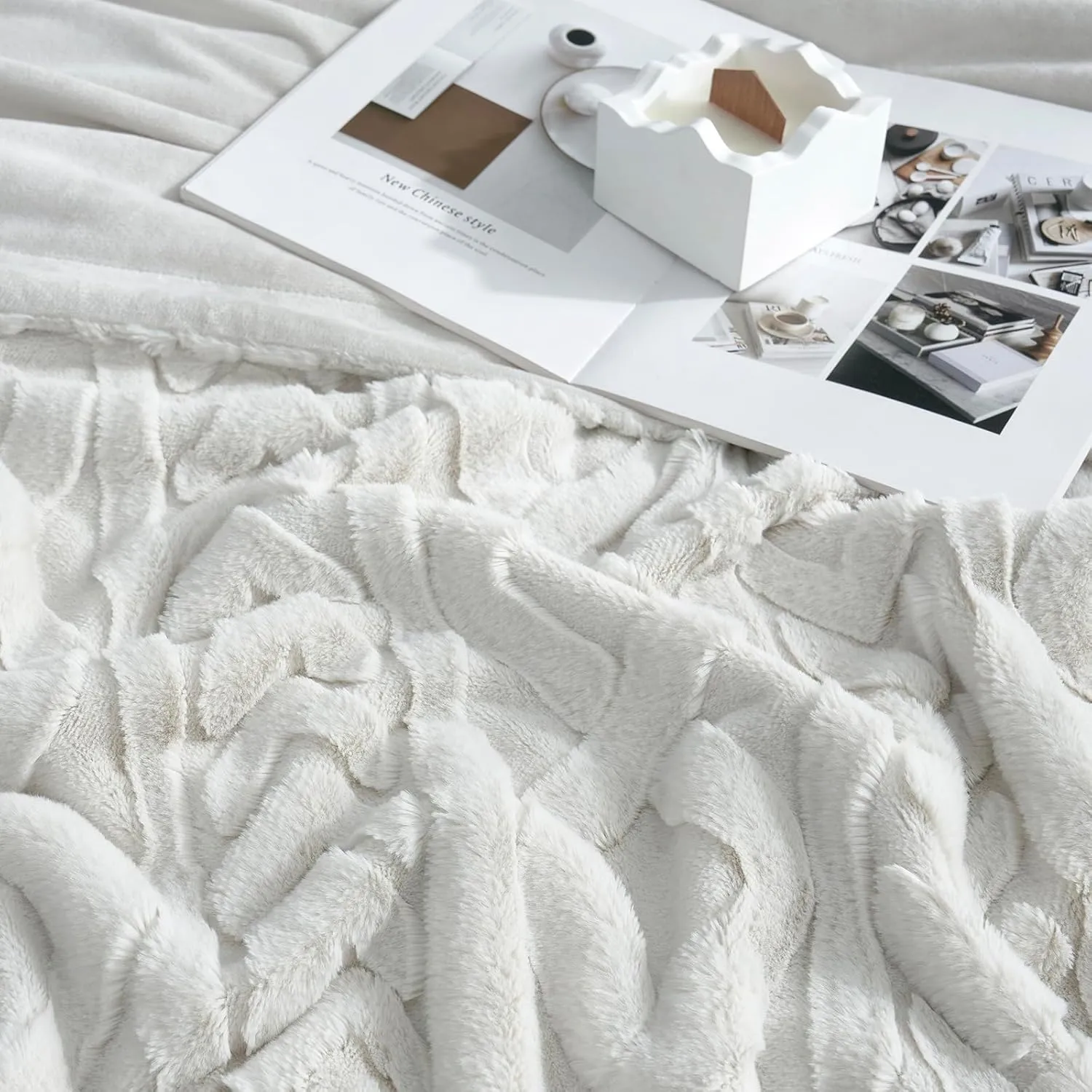 Cozy Bliss Faux Fur Throw Blanket for Couch, Jacquard Fuzzy Plush Soft Thick Winter Throw Blanket for Sofa Bed Living Room Bedroom，50"x60" Beige