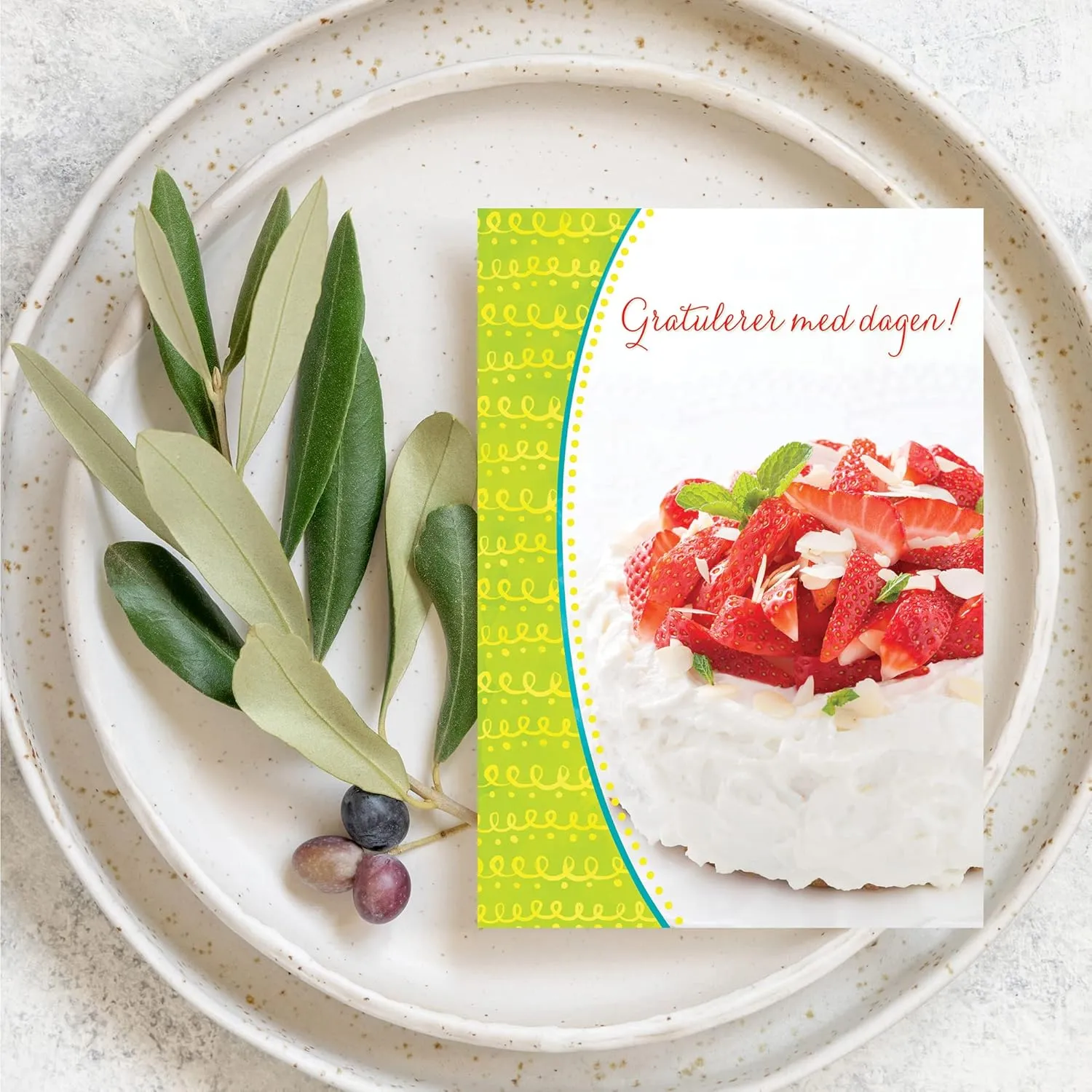 Designer Greetings Norwegian Language Happy Birthday Cards, Norwegian Cream Cake (6 Cards with Envelopes / 6 kort med konvolutter)
