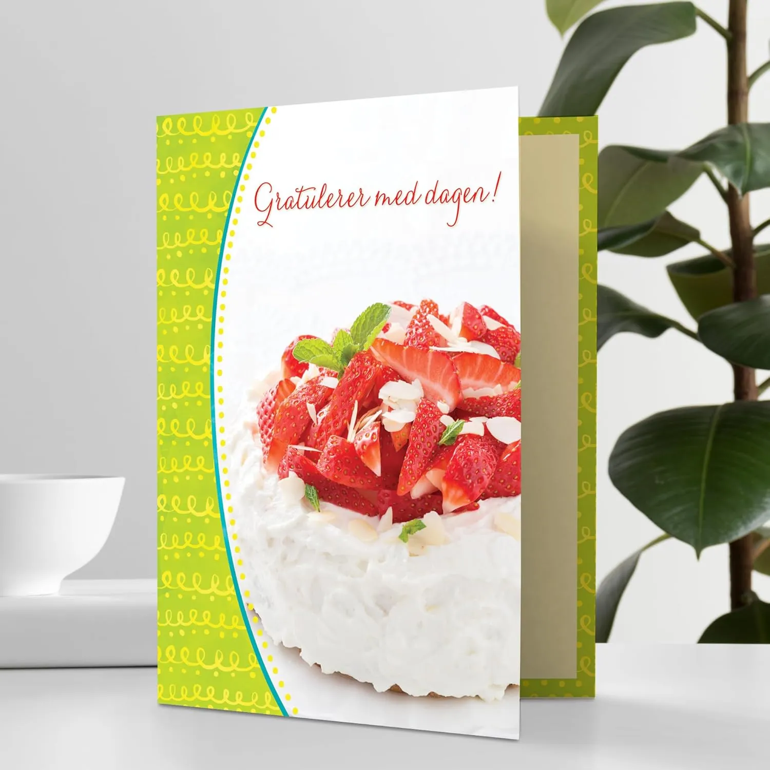 Designer Greetings Norwegian Language Happy Birthday Cards, Norwegian Cream Cake (6 Cards with Envelopes / 6 kort med konvolutter)