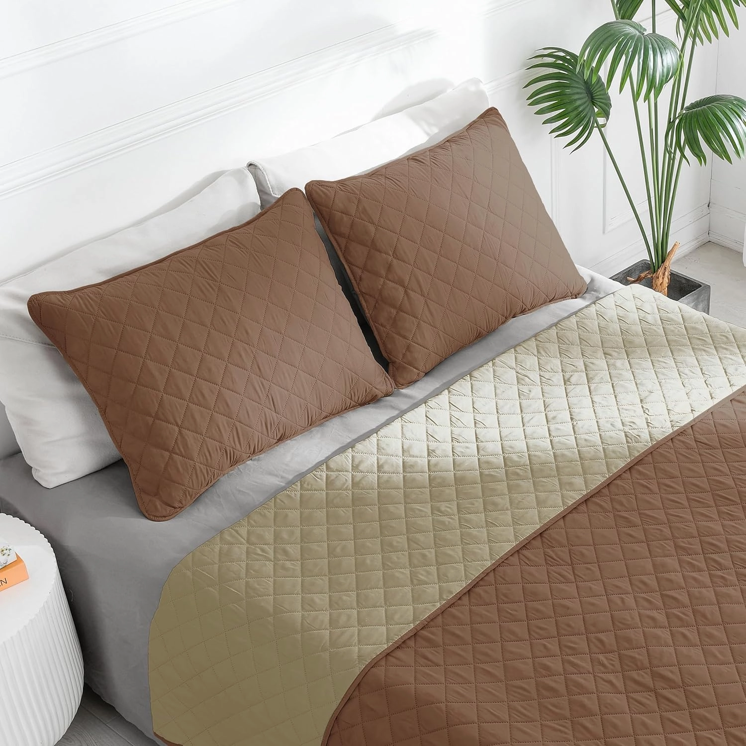 Easy-Going Twin Size Reversible Quilt Set with 1 Quilt and 1 Pillow Sham, Soft Bed Quilt Cover, Water Resistant Lightweight Microfiber Bedspread, Stain Resistant, Brown/Beige