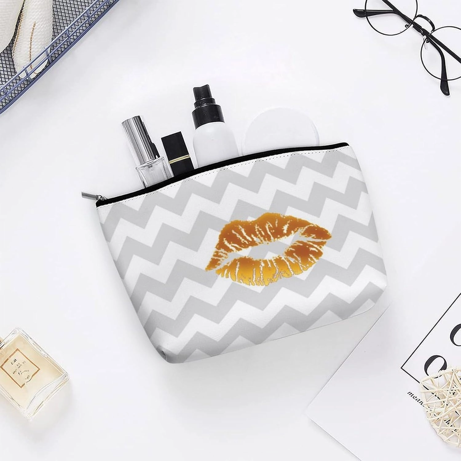 Elegant Makeup Bag, Gray White Chevron, Gold Lipstick Kiss Cosmetic Bag Large Capacity Pouch Portable Organizer for Men & Women