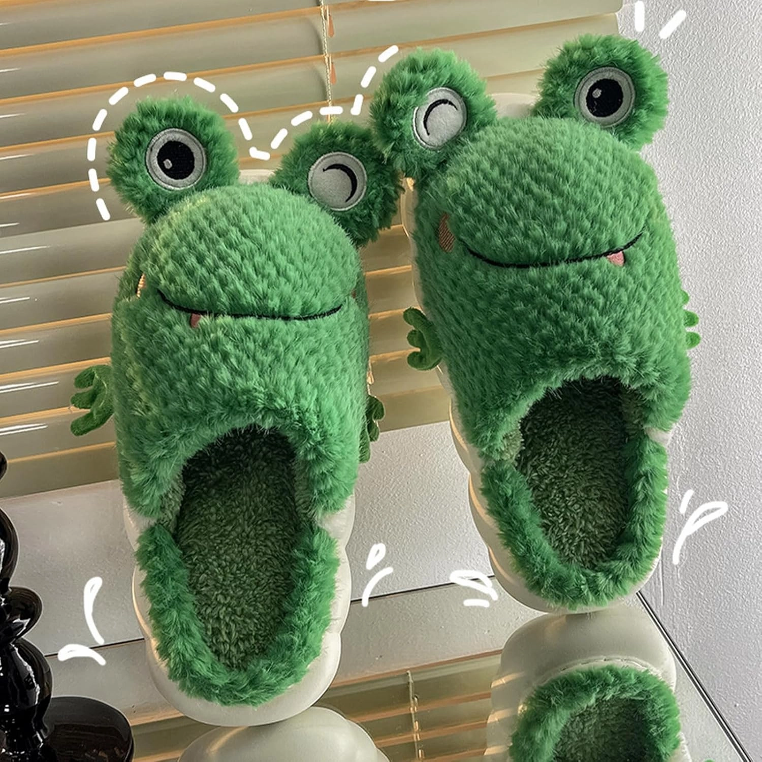 Frog Slippers Fuzzy Green Frog Slippers Cute Frog Indoor Winter Slippers Fluffy Plush Warm Indoor Outdoor Slippers Shoes for Women Men (12-13 Women/10-11 Men, Green Tree Frog)