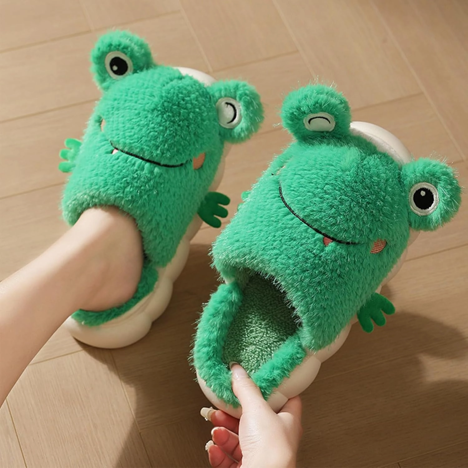 Frog Slippers Fuzzy Green Frog Slippers Cute Frog Indoor Winter Slippers Fluffy Plush Warm Indoor Outdoor Slippers Shoes for Women Men (12-13 Women/10-11 Men, Green Tree Frog)