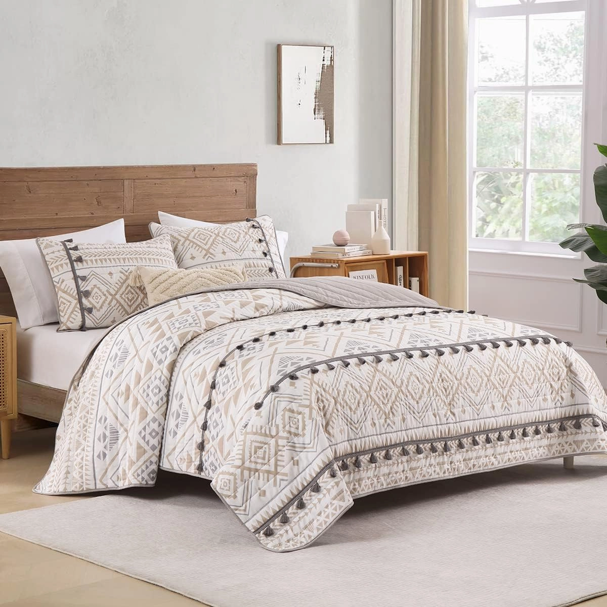 HORIMOTE HOME Boho Style Beige Queen Quilt Set with Tassle, Soft and Lightweight Bedspread for All Season, Full Size Bed Coverlet with 2 Matching Pillow Shams (3 Pieces)