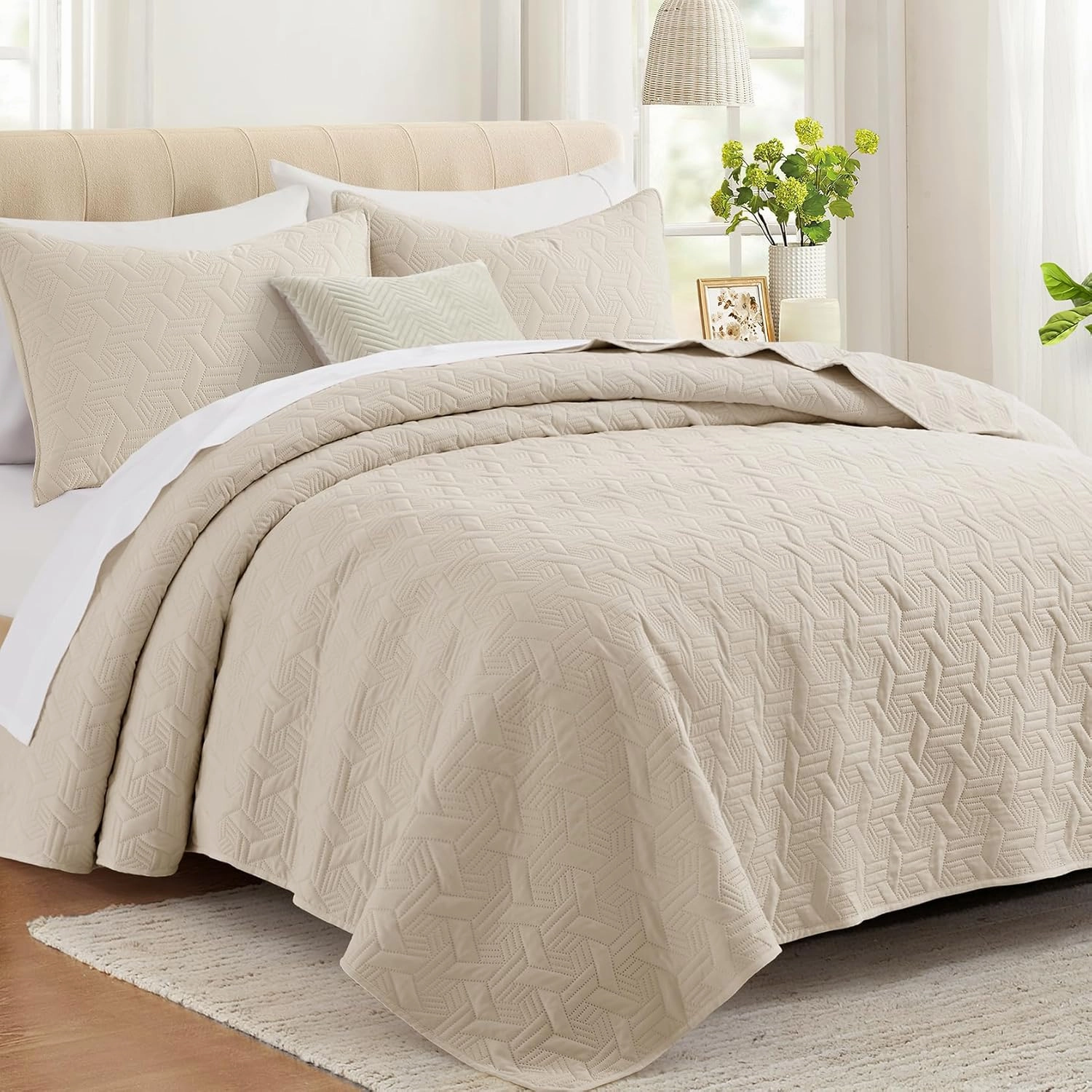 Lavsiry Beige Quilt King Size Bedding Set, Summer Thin Microfiber Quilted Bedspread & Coverlet, Soft Lightweight Comforter for All Seasons - 3 Piece(1 Quilt, 2 Pillow Shams)
