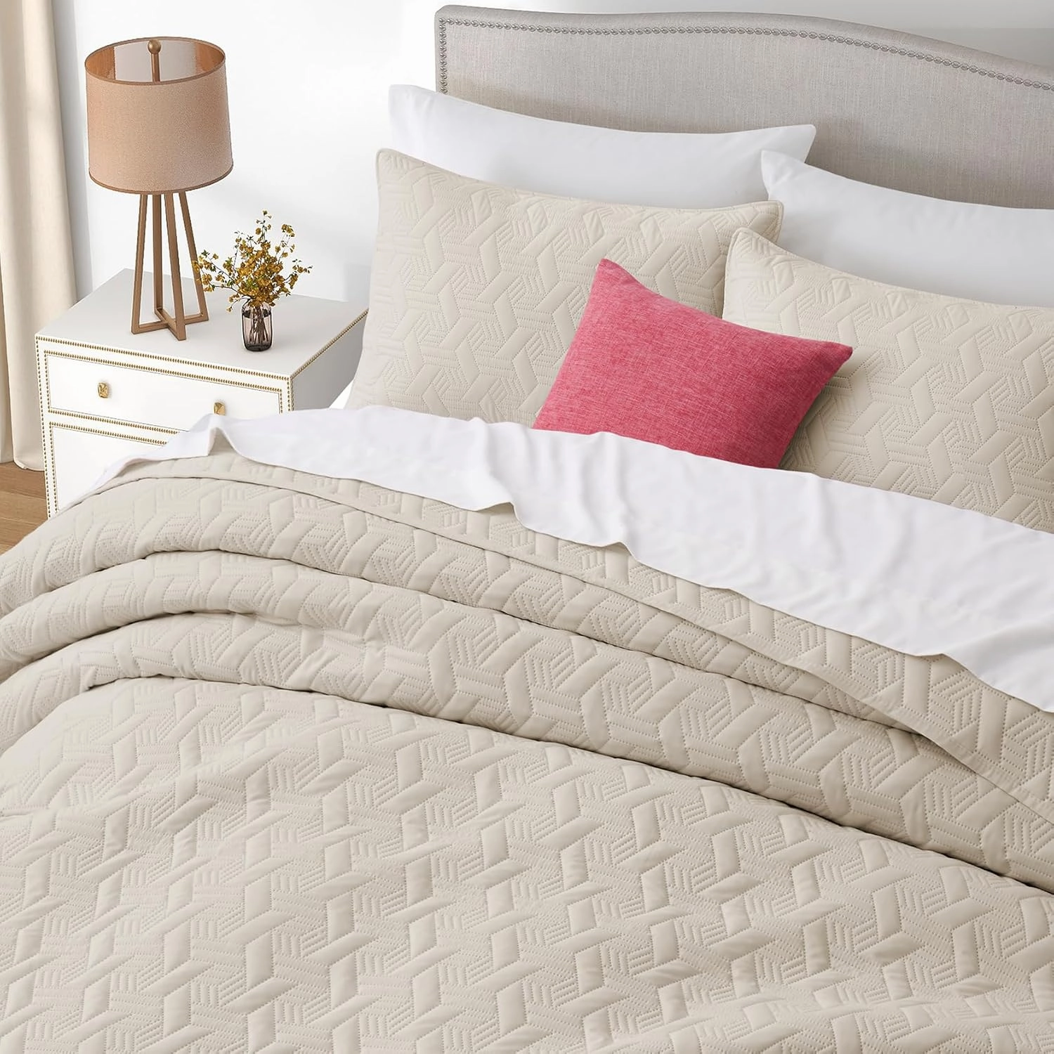 Lavsiry Beige Quilt King Size Bedding Set, Summer Thin Microfiber Quilted Bedspread & Coverlet, Soft Lightweight Comforter for All Seasons - 3 Piece(1 Quilt, 2 Pillow Shams)