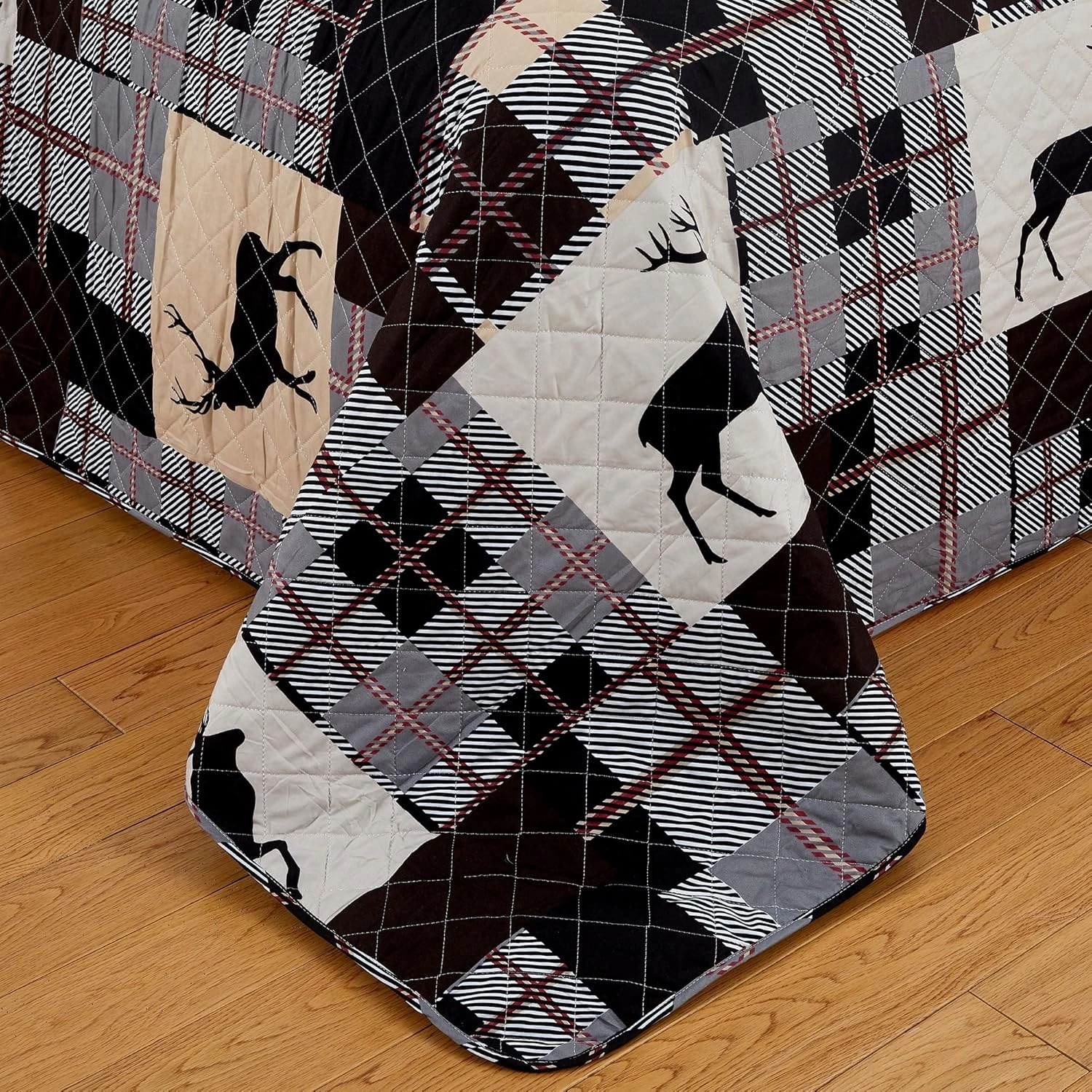 Market & Place 3 Piece Reversible Quilt Set with Shams | All-Season Soft & Lightweight Bedspread | Rustic Lodge Cabin Plaid Patchwork Design | Everest Collection (Full/Queen, Grey/Taupe)