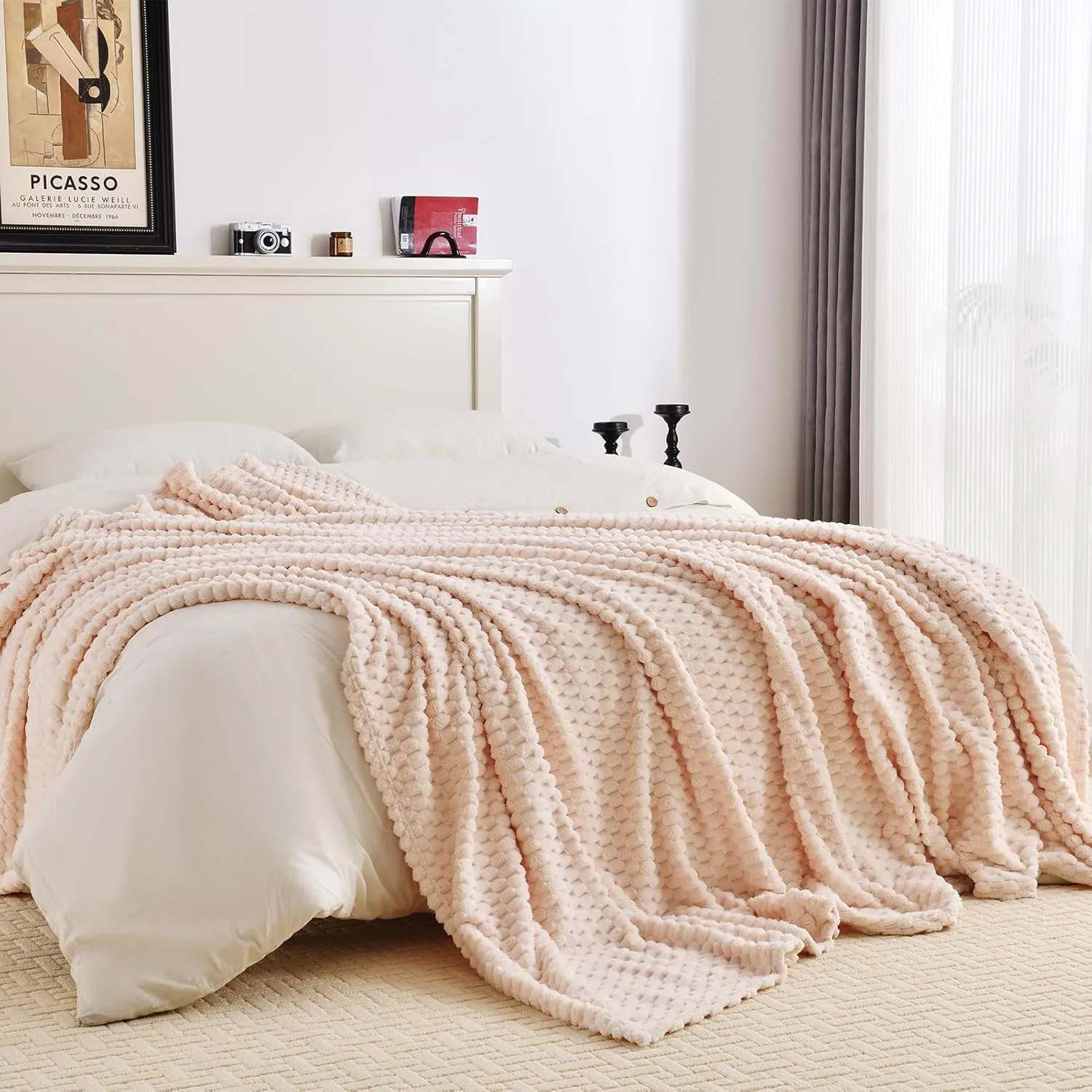 PLEASANT BOULEVARD Fleece Throw Blanket for Couch with 3D Turtle Shell Jacquard Soft Blanket, Fuzzy Blanket for All Seasons 50x60 Inches, Beige