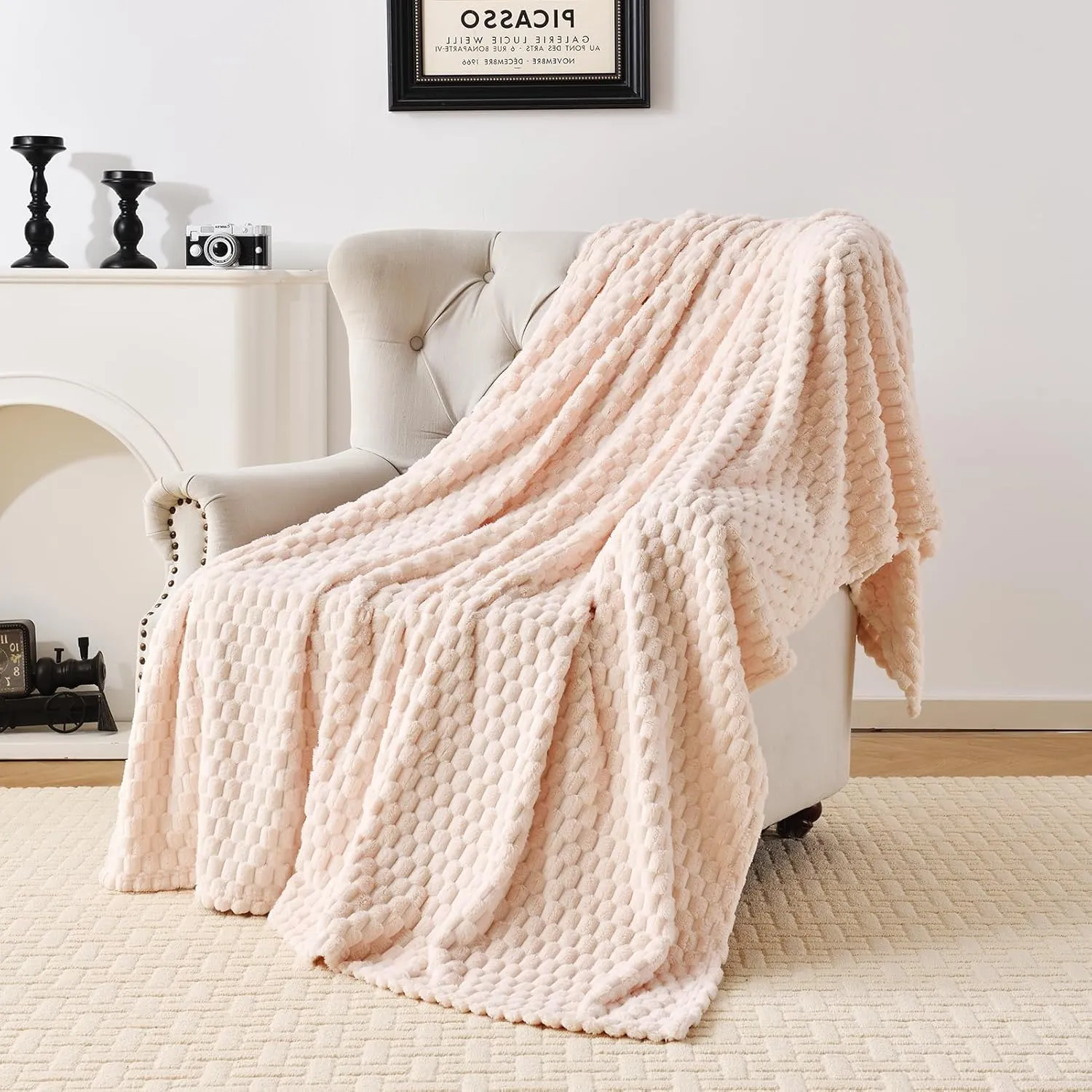 PLEASANT BOULEVARD Fleece Throw Blanket for Couch with 3D Turtle Shell Jacquard Soft Blanket, Fuzzy Blanket for All Seasons 50x60 Inches, Beige