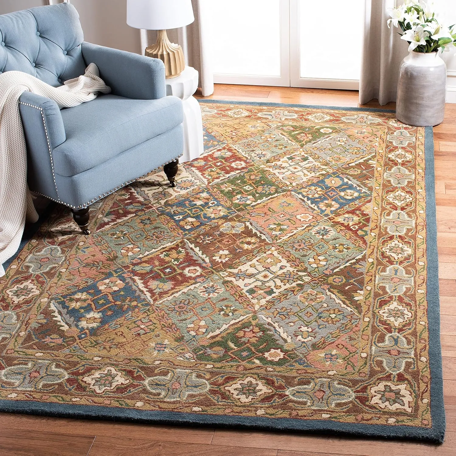 SAFAVIEH Heritage Collection 7'6" x 9'6" Beige / Beige HG316A Handmade Traditional Oriental Premium Wool Area Rug