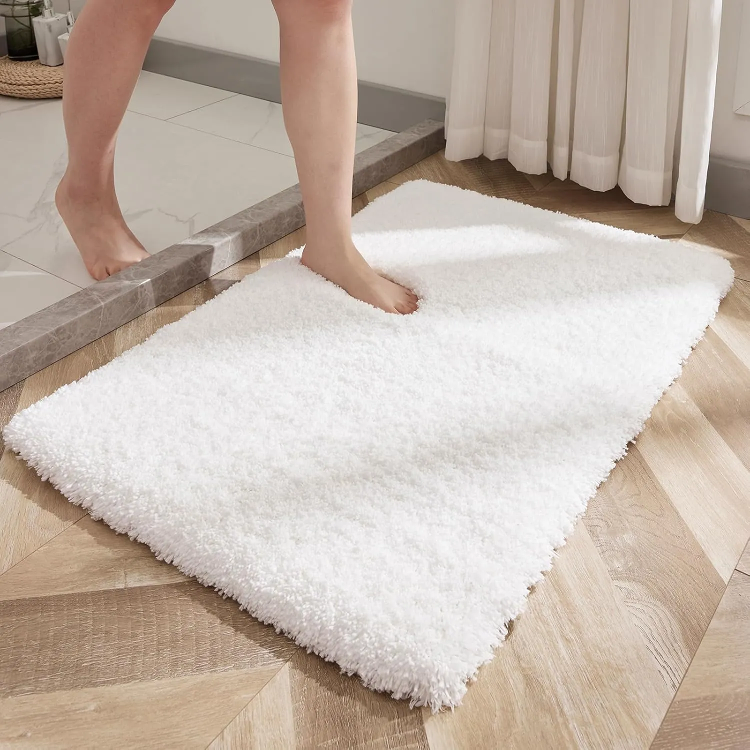 Small Bathroom Rugs 17x24 Non Slip White Fluffy Bath Mat for Bathroom Floor Machine Washable Plush Luxury Bath Rug for Tub Soft Shaggy Absorbent Shower Mat