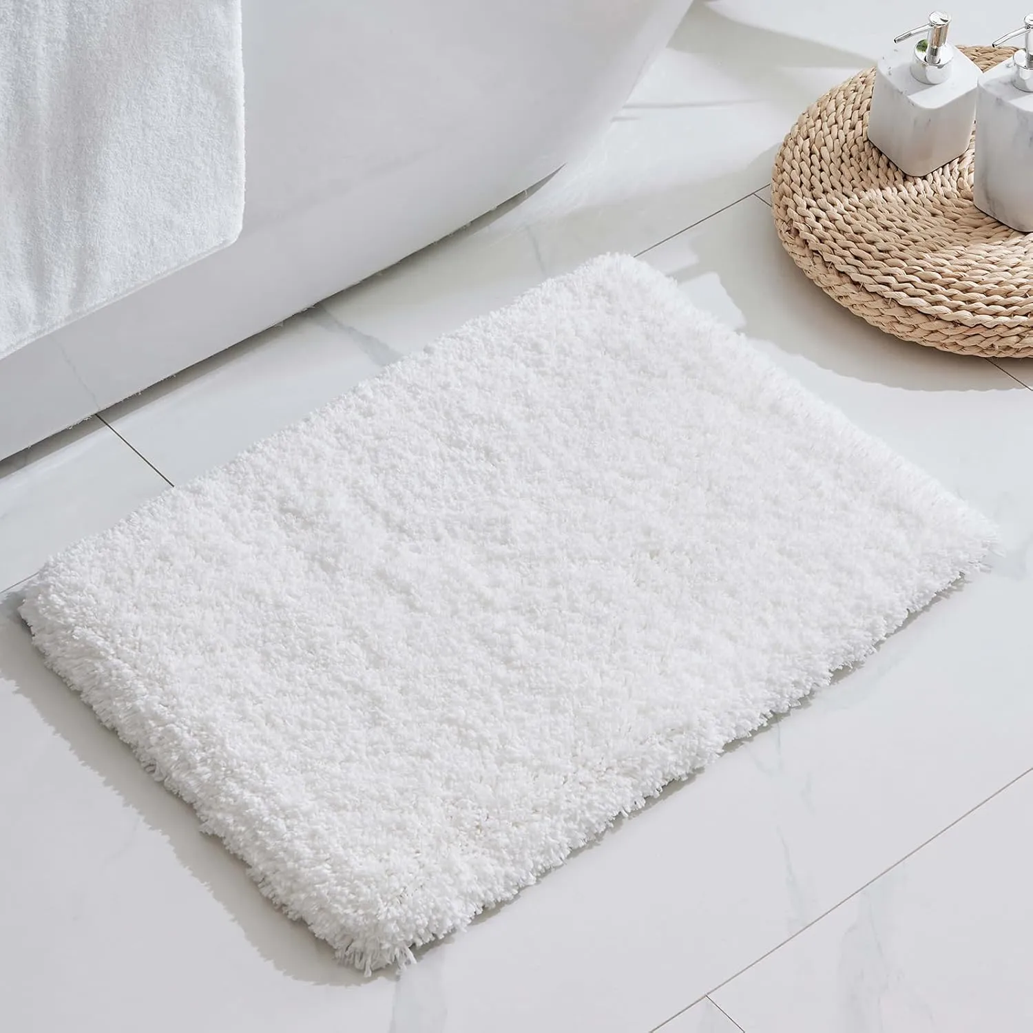 Small Bathroom Rugs 17x24 Non Slip White Fluffy Bath Mat for Bathroom Floor Machine Washable Plush Luxury Bath Rug for Tub Soft Shaggy Absorbent Shower Mat
