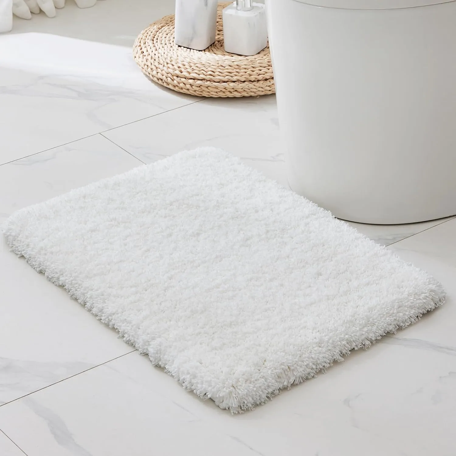 Small Bathroom Rugs 17x24 Non Slip White Fluffy Bath Mat for Bathroom Floor Machine Washable Plush Luxury Bath Rug for Tub Soft Shaggy Absorbent Shower Mat