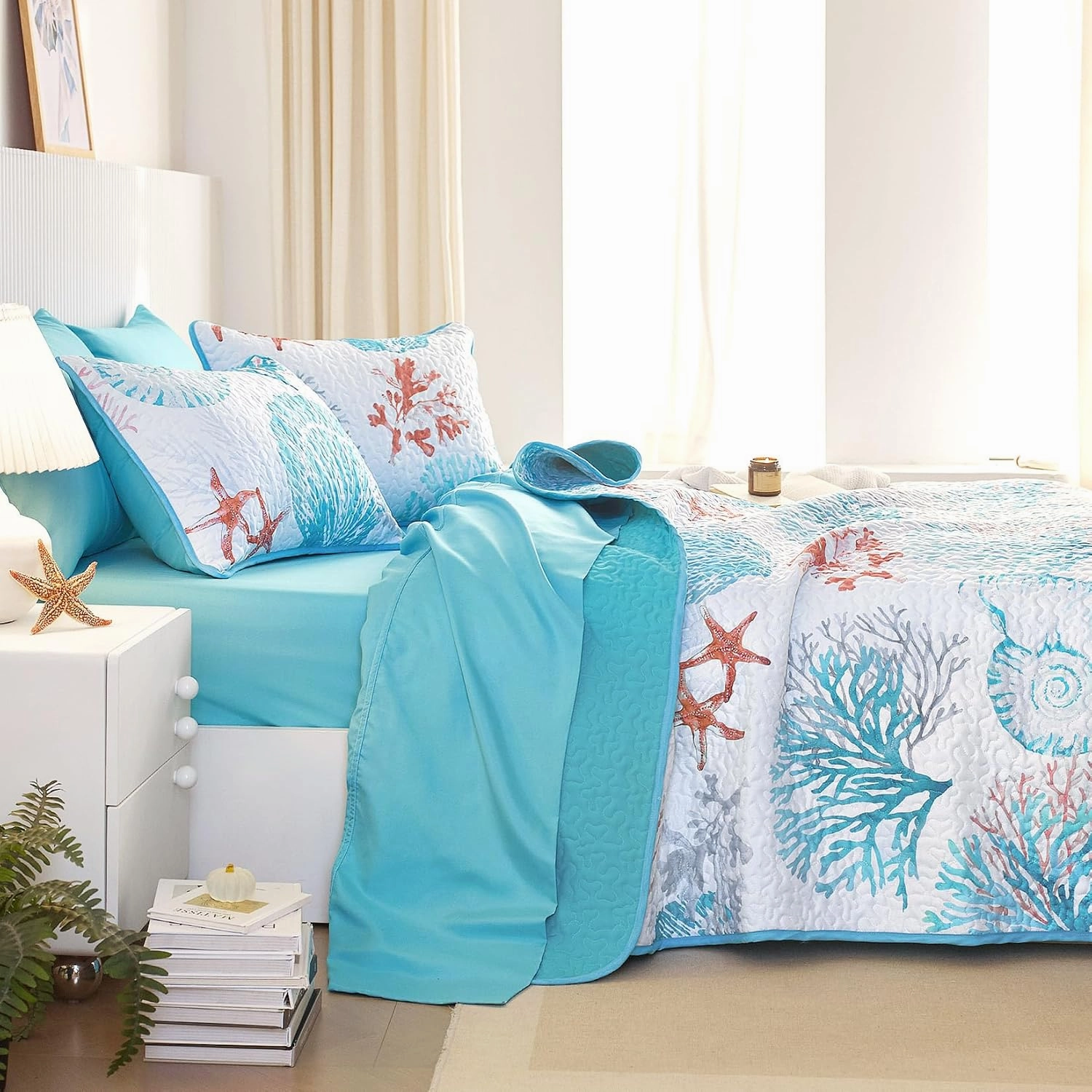Wake In Cloud - Coastal Quilt Set, Nautical Ocean Beach Themed Tropical Summer Patterned, Reversible Lightweight Bedspread Coverlet, 3 Pieces, Aqua Blue Coral, King Size
