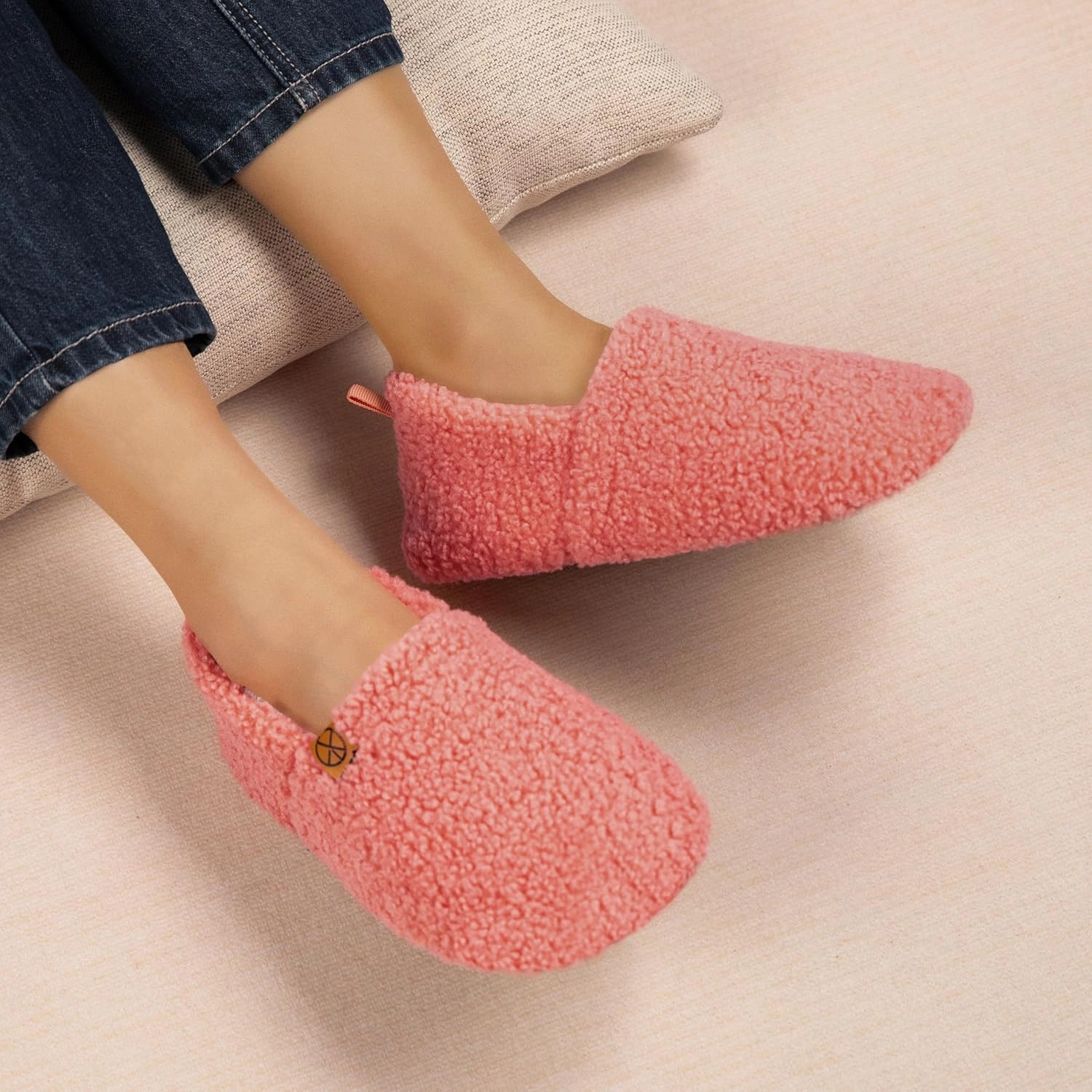 Women's House Slippers Lightweight Memory Foam House Shoes Cozy Closed Back Slippers with Curly Fleece for Indoor Outdoor