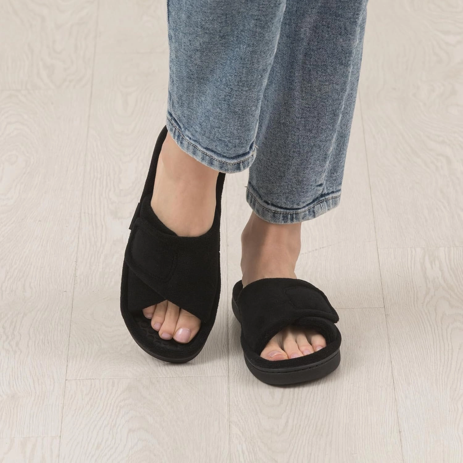 Women’s House Slippers with Memory Foam, Adjustable Open Toe Indoor Outdoor Slippers for Women, Non Slip Washable Fuzzy Home Shoes with Massage Beads